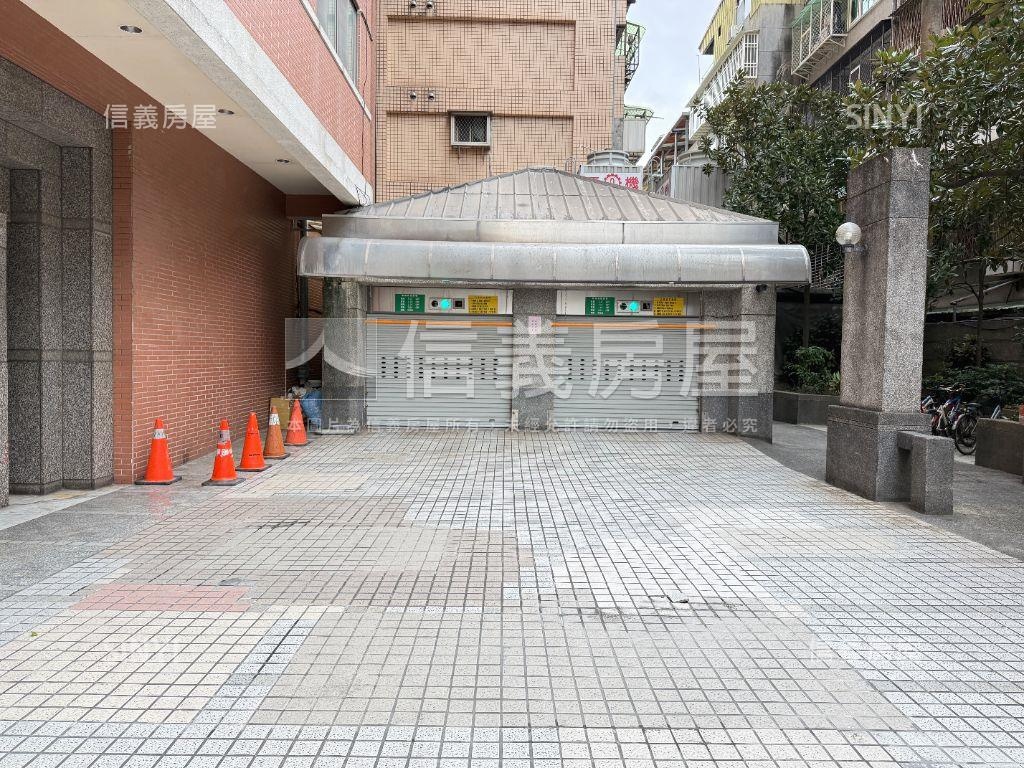 老爺華廈電梯３房車位房屋室內格局與周邊環境