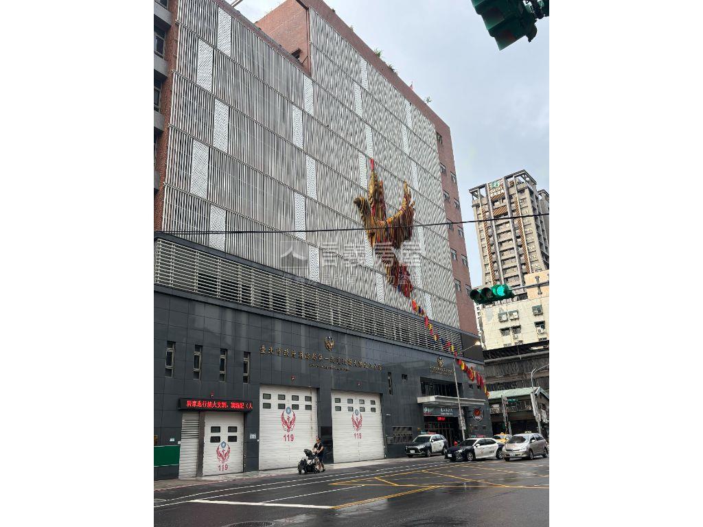 富都新紳質感３房房屋室內格局與周邊環境