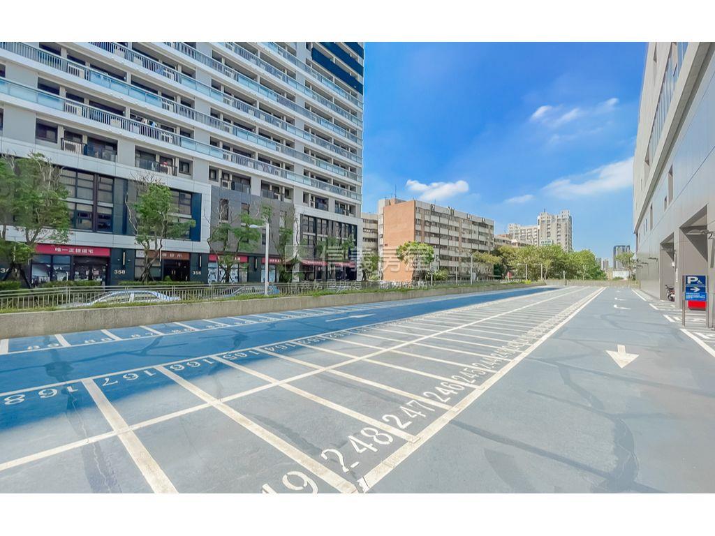 Ｇ７首綻｜次頂樓大車位房屋室內格局與周邊環境