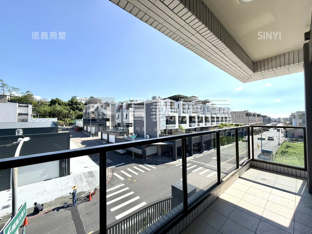 鳳凰天畝３角間電梯透店房屋室內格局與周邊環境