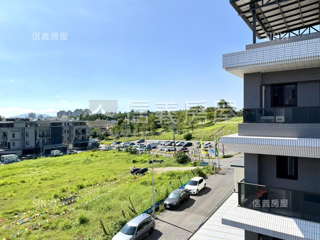 鳳凰天畝３角間電梯透店房屋室內格局與周邊環境
