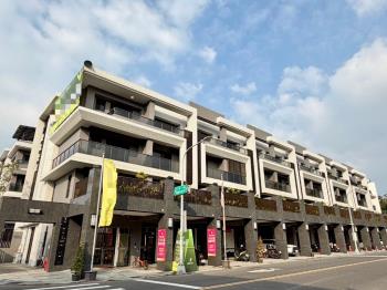 鳳凰天畝３角間電梯透店