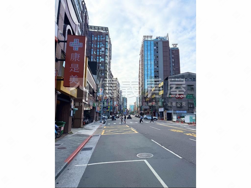 六德金融氣派辦公房屋室內格局與周邊環境