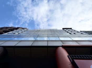 專任六德金融氣派辦公大樓