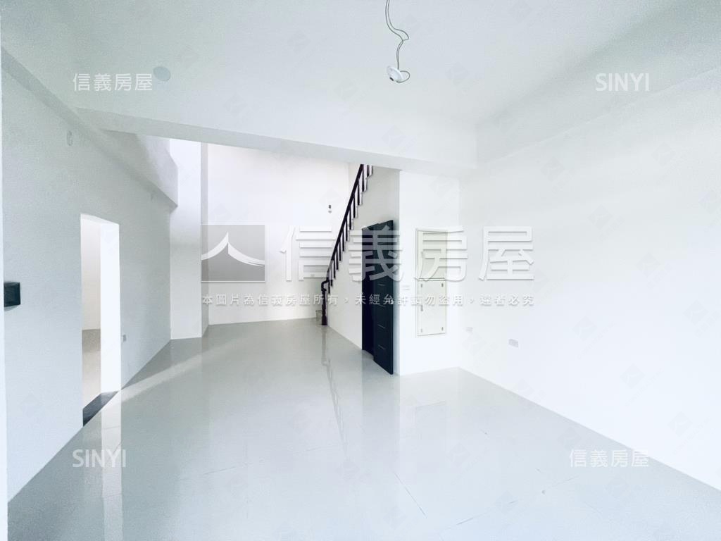 上禾２挑高店面附車位房屋室內格局與周邊環境