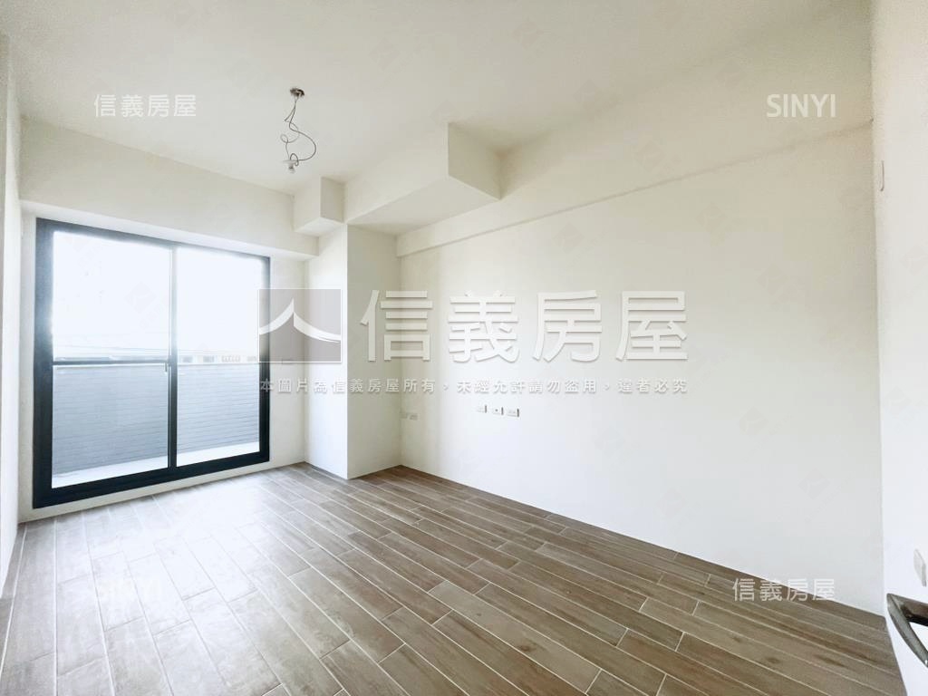 上禾２挑高店面附車位房屋室內格局與周邊環境