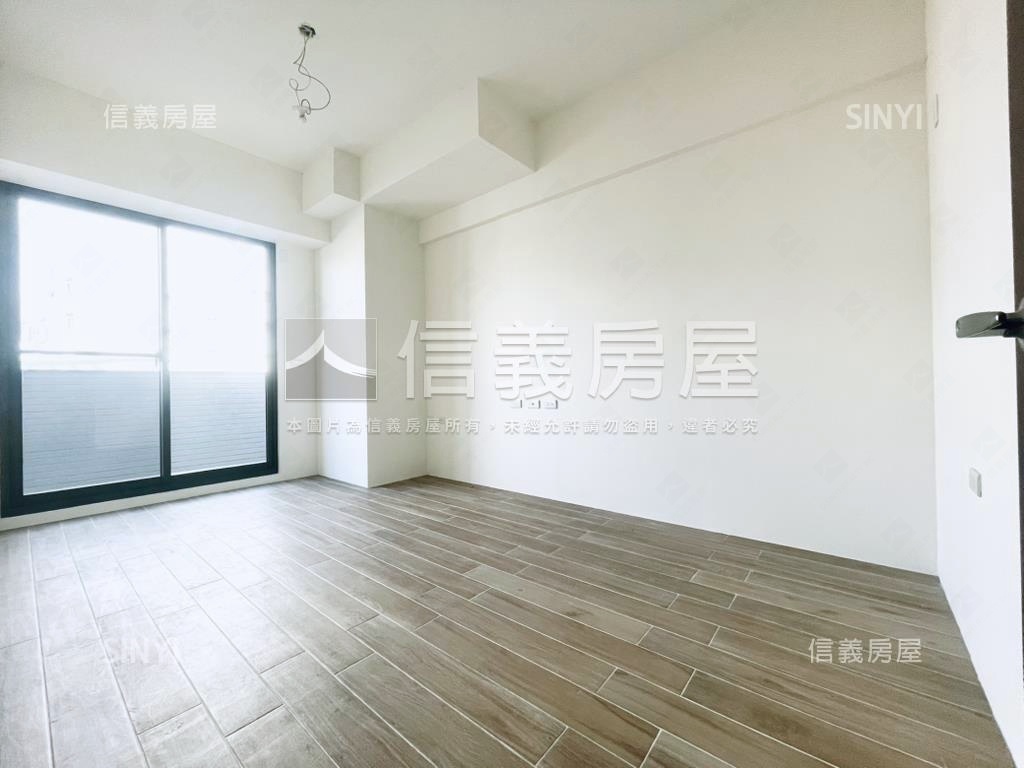 上禾２挑高店面附車位房屋室內格局與周邊環境