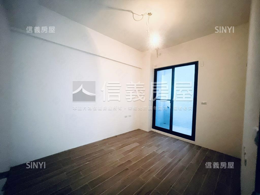 上禾２挑高店面附車位房屋室內格局與周邊環境