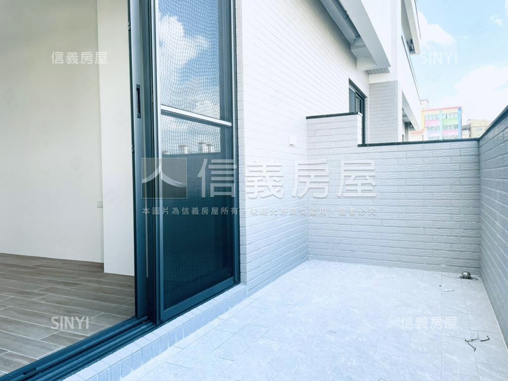 上禾２挑高店面附車位房屋室內格局與周邊環境