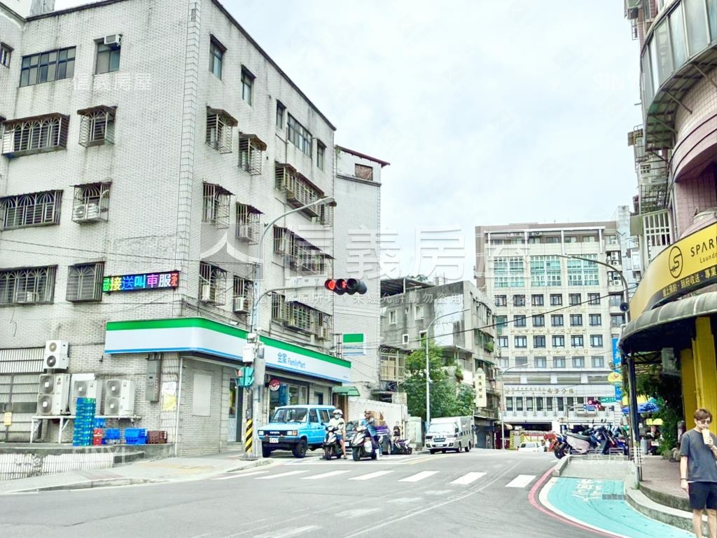 南山大苑雙車位房屋室內格局與周邊環境
