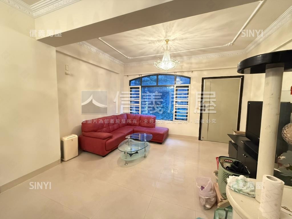 近巨城社區型透天房屋室內格局與周邊環境