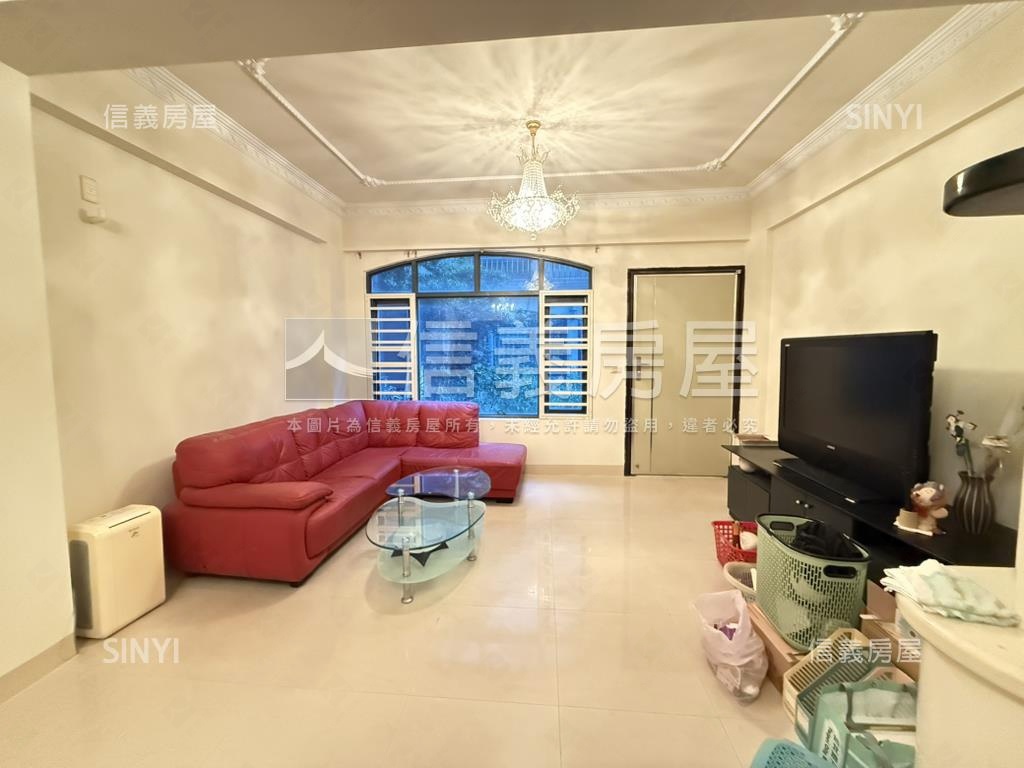 近巨城社區型透天房屋室內格局與周邊環境