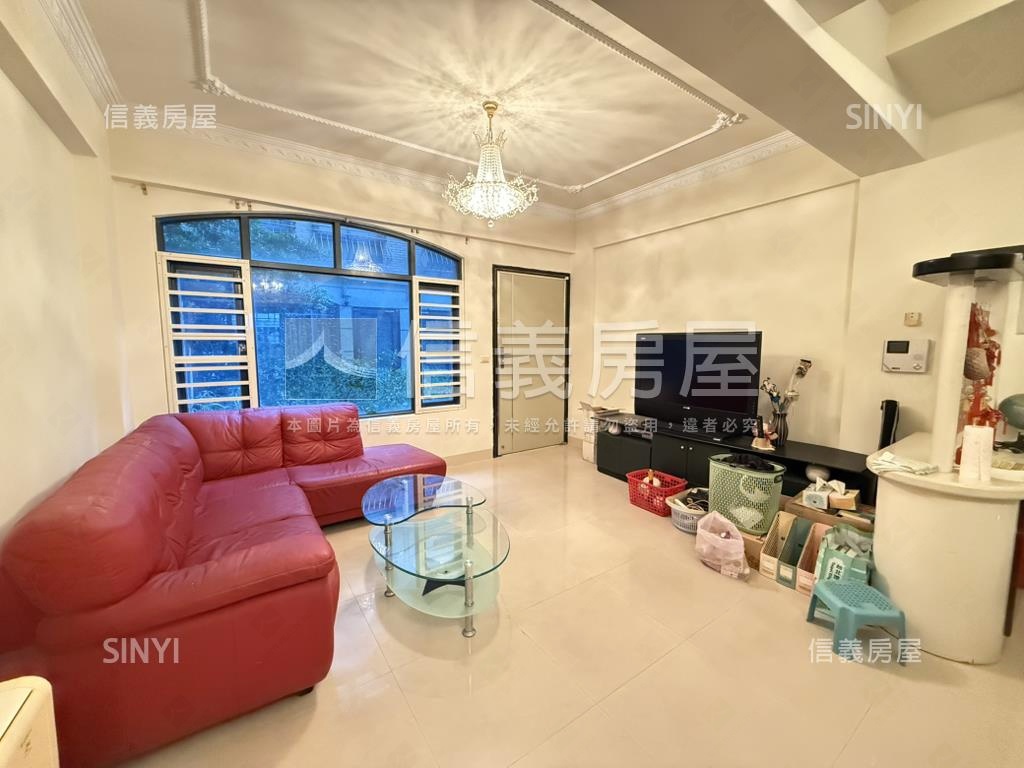 近巨城社區型透天房屋室內格局與周邊環境