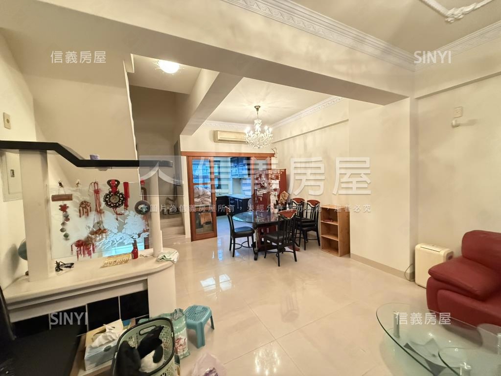 近巨城社區型透天房屋室內格局與周邊環境