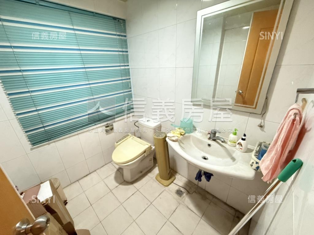 近巨城社區型透天房屋室內格局與周邊環境