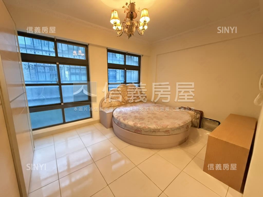 近巨城社區型透天房屋室內格局與周邊環境