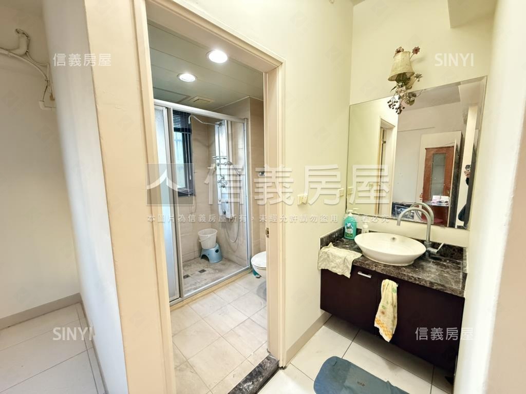 近巨城社區型透天房屋室內格局與周邊環境