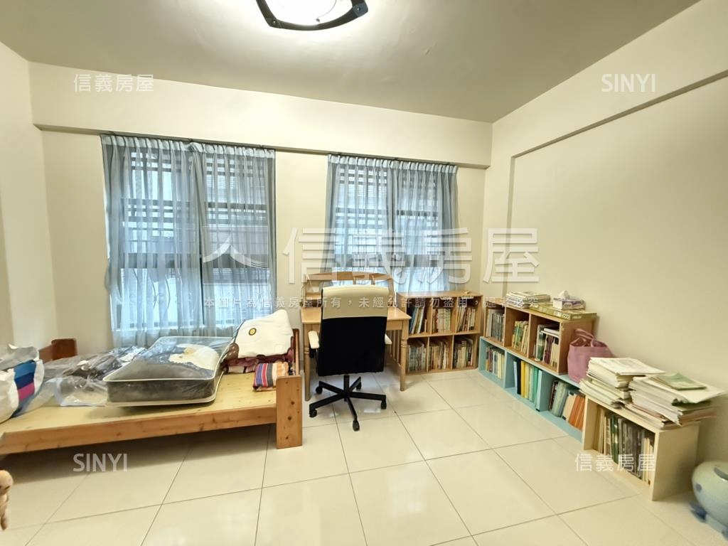 近巨城社區型透天房屋室內格局與周邊環境