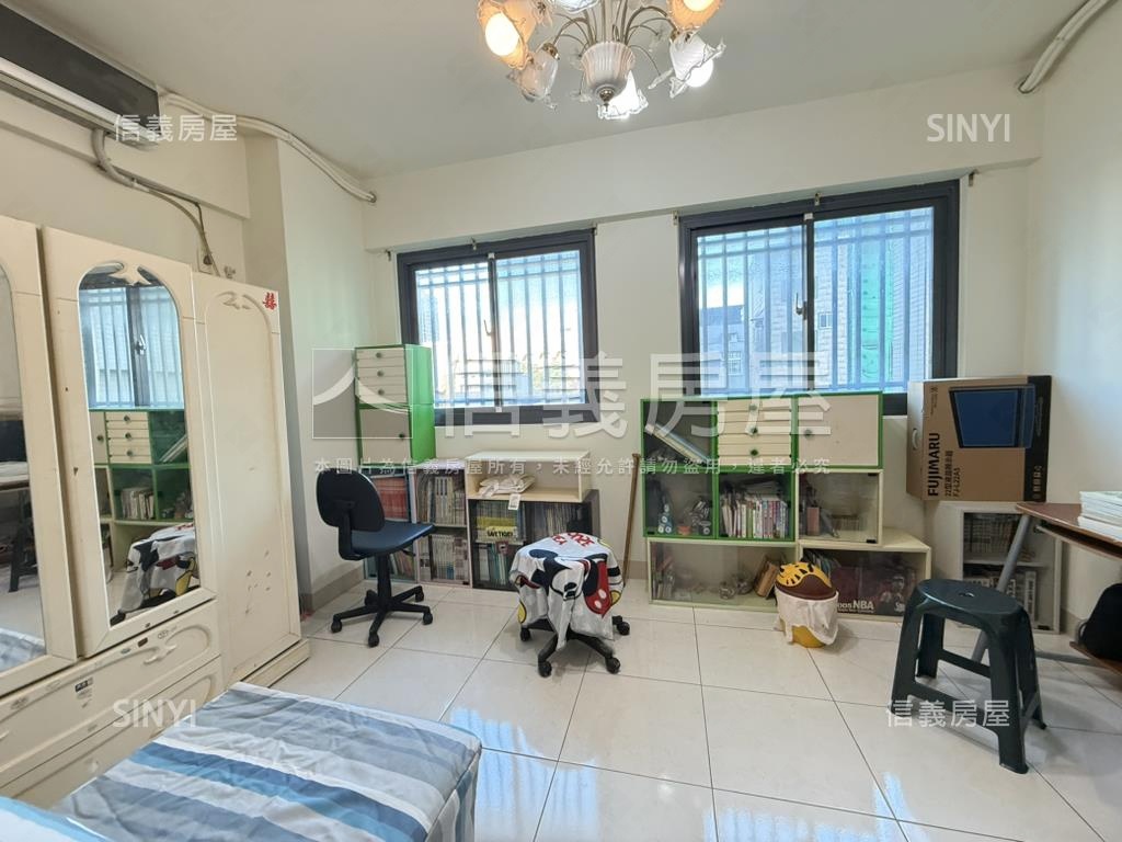 近巨城社區型透天房屋室內格局與周邊環境
