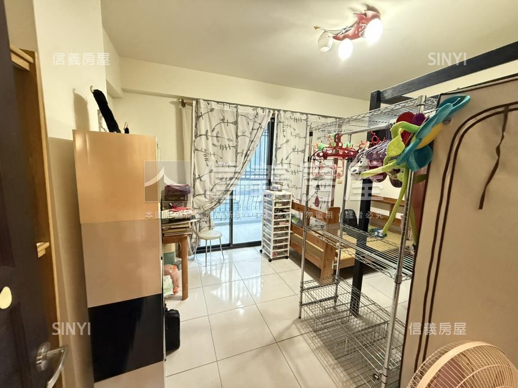 近巨城社區型透天房屋室內格局與周邊環境