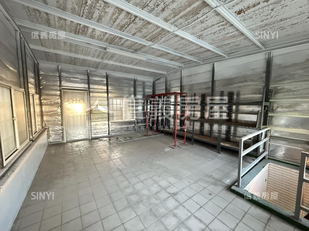 近巨城社區型透天房屋室內格局與周邊環境