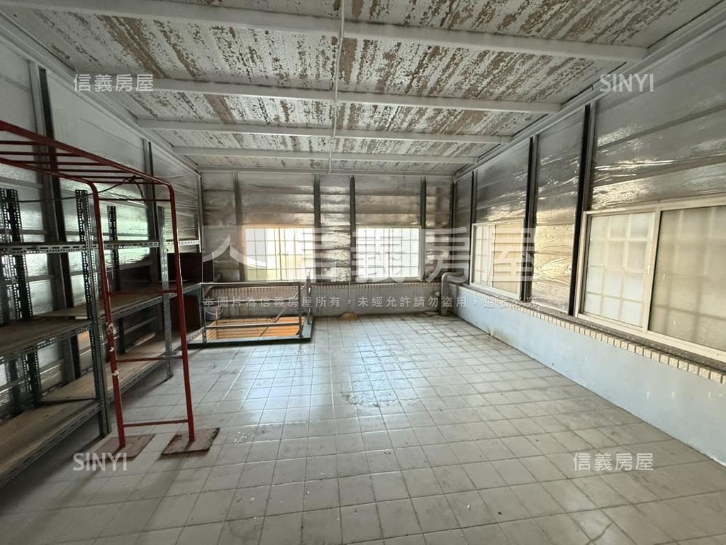 近巨城社區型透天房屋室內格局與周邊環境