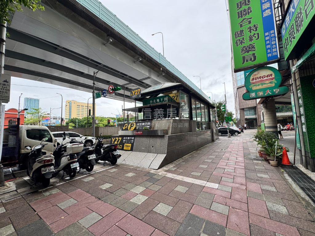 ＡＡ北車站百坪黃金店面房屋室內格局與周邊環境