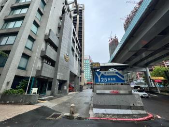 ＡＡ北車站百坪黃金店面