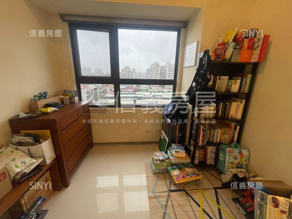 專任美河市三房大車位房屋室內格局與周邊環境