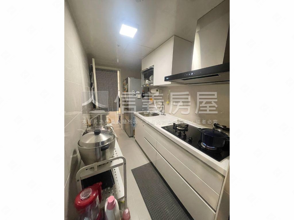 專任美河市三房大車位房屋室內格局與周邊環境