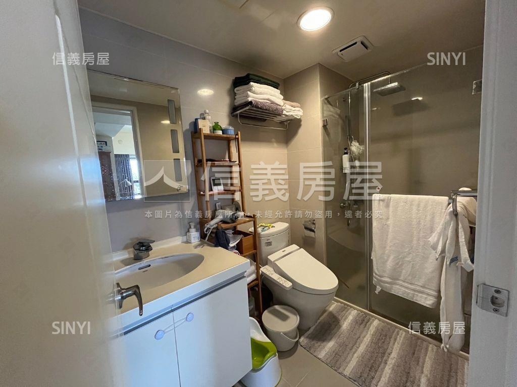 專任美河市三房大車位房屋室內格局與周邊環境