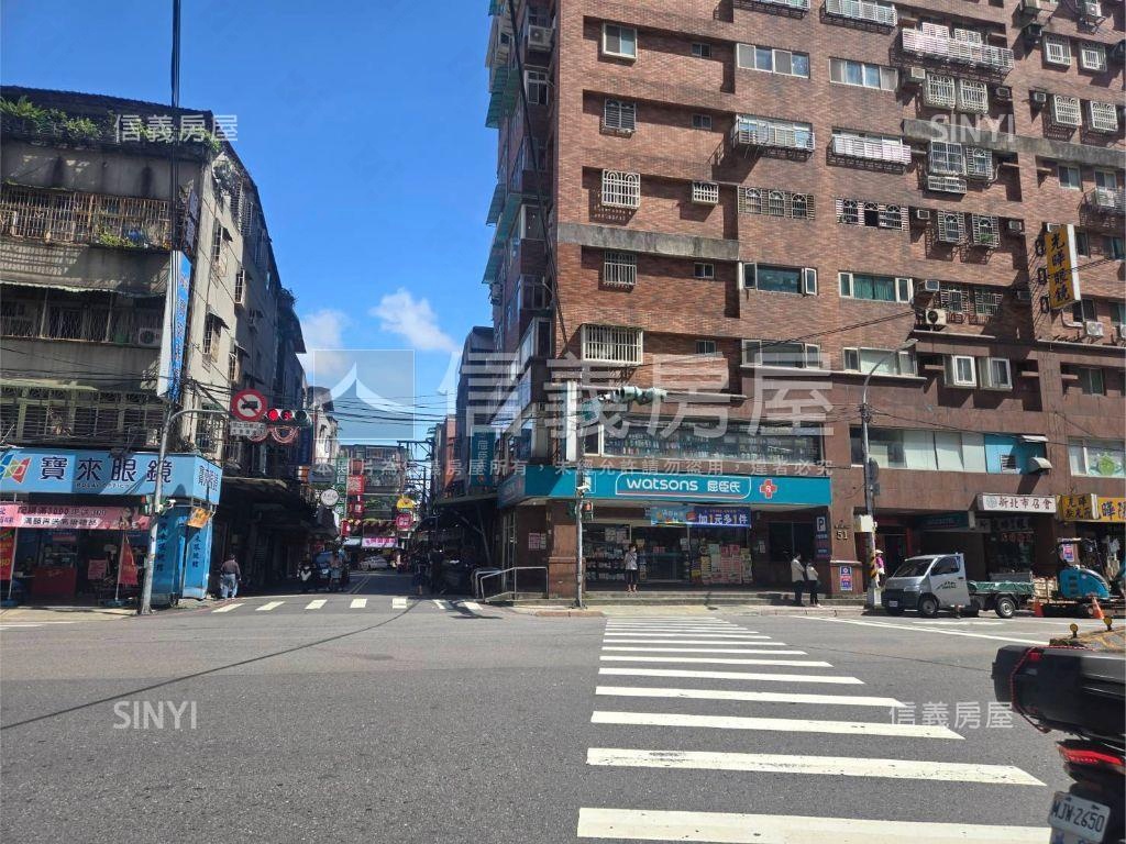 亞東捷運角間金店面房屋室內格局與周邊環境