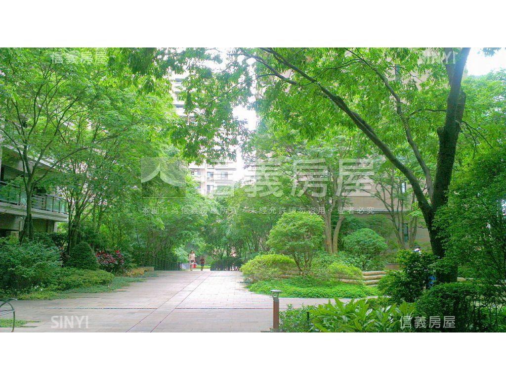 迴龍捷運鳳翔極品戶房屋室內格局與周邊環境