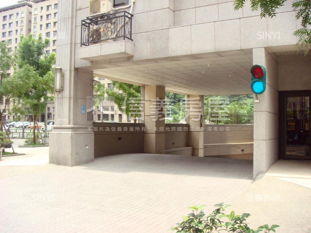 早安康橋３房車位稀有釋出房屋室內格局與周邊環境