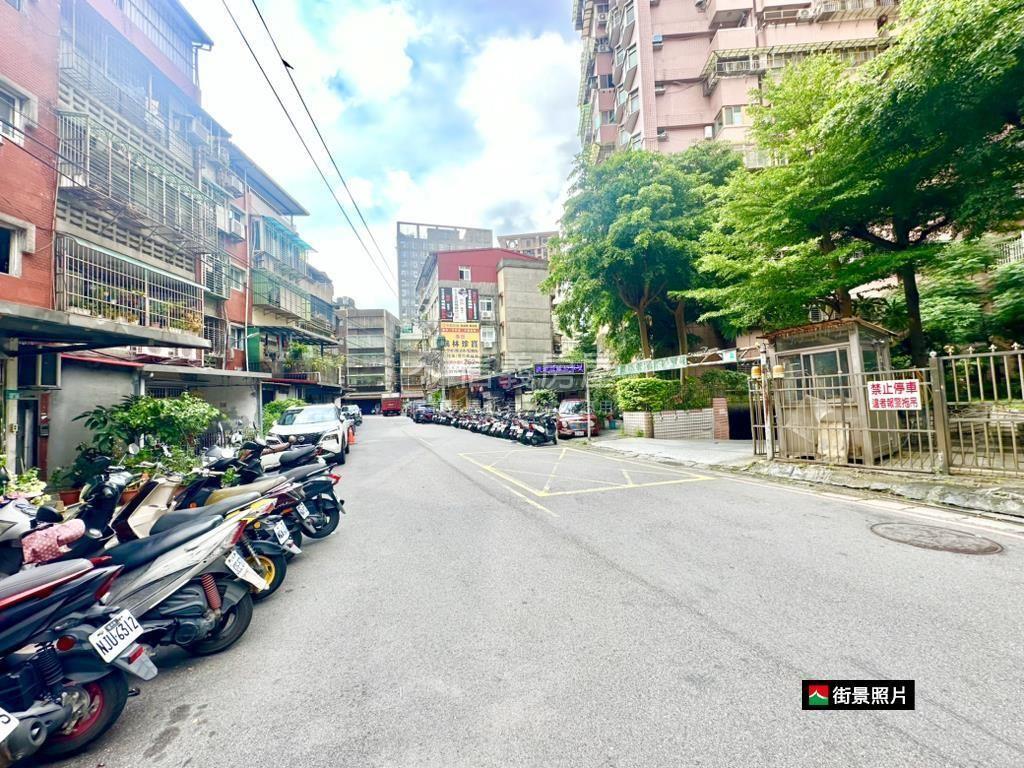 超棒江翠捷運一樓好停車！房屋室內格局與周邊環境
