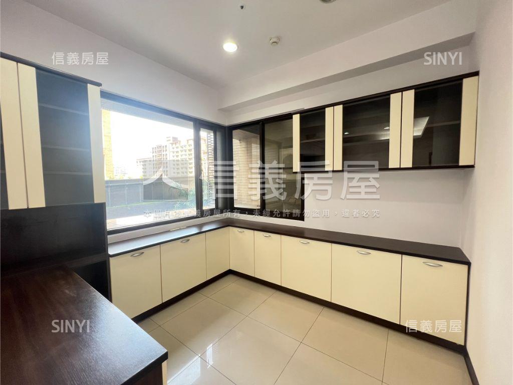 哈佛書香雅境三房車位房屋室內格局與周邊環境