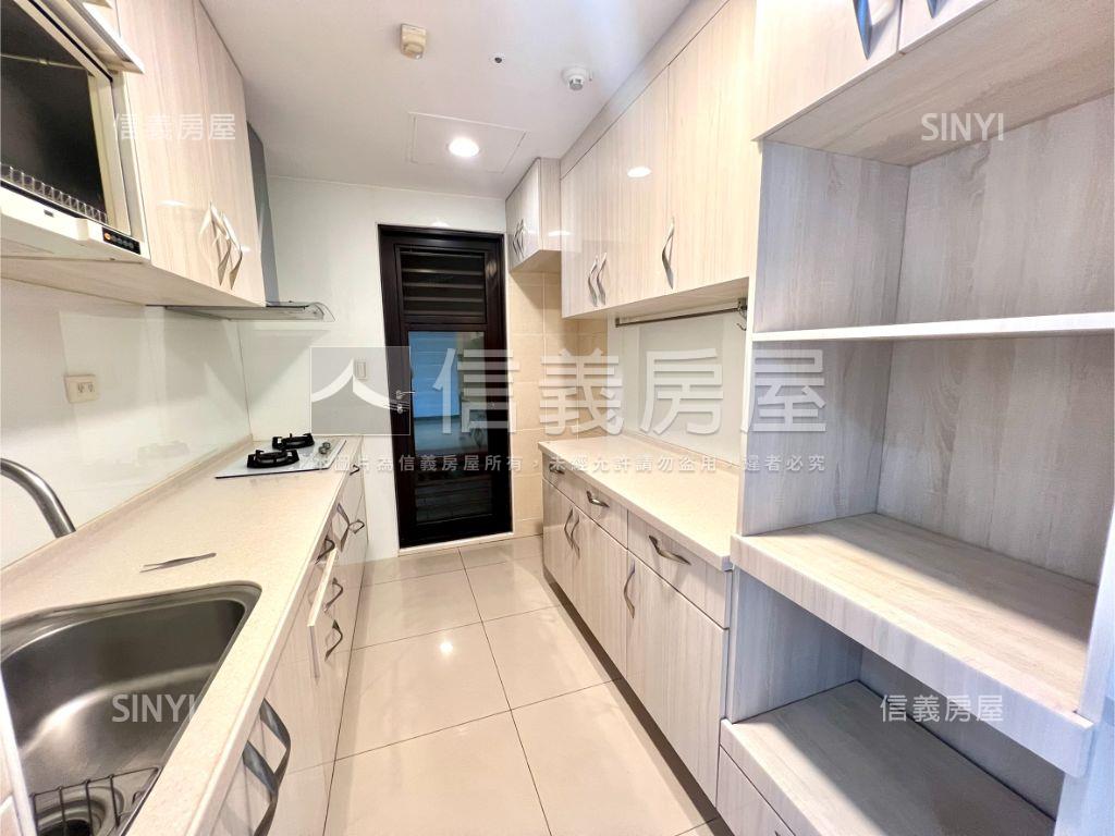 哈佛書香雅境三房車位房屋室內格局與周邊環境