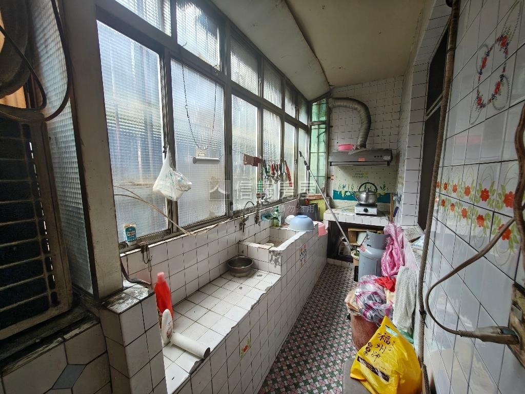 低總價新海路５＋６公寓房屋室內格局與周邊環境