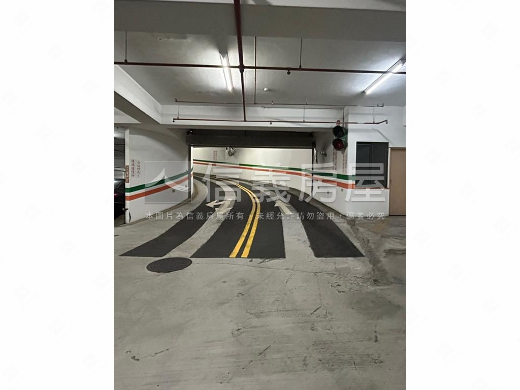 富比世好車位房屋室內格局與周邊環境