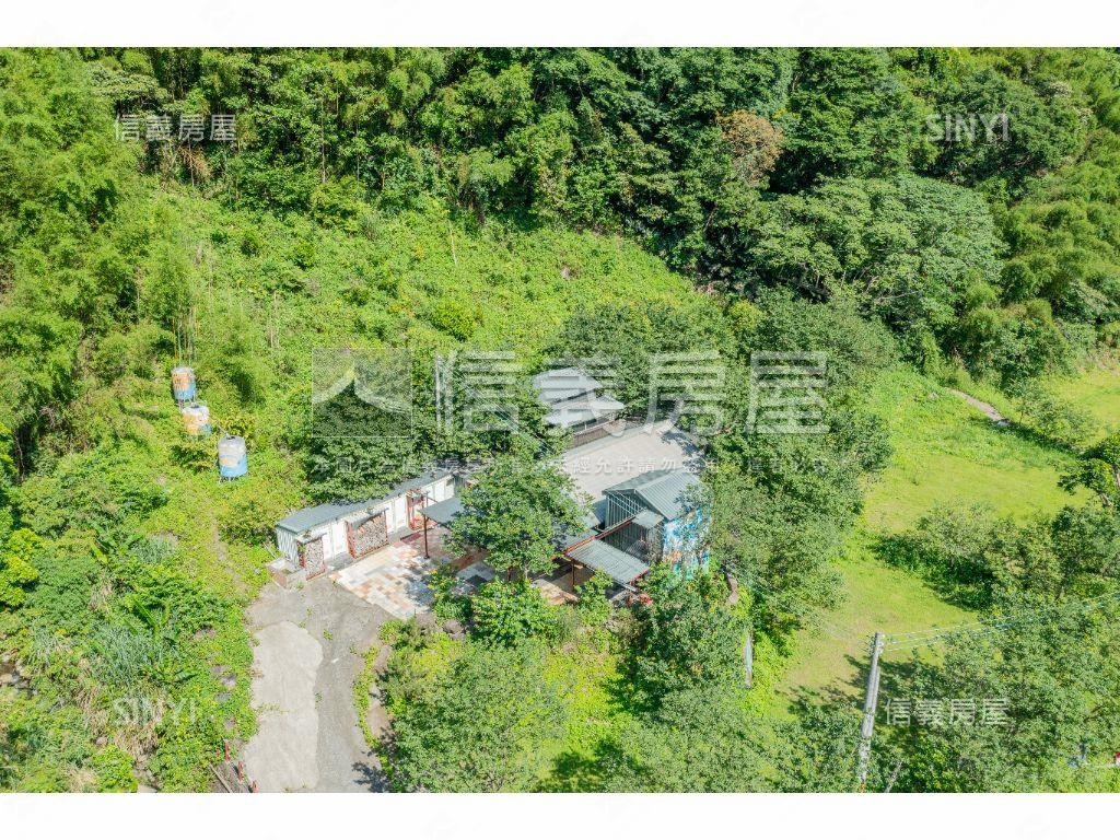 已規劃好尖石鄉露營美地房屋室內格局與周邊環境