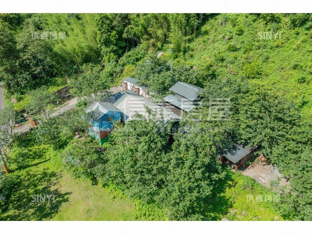 已規劃好尖石鄉露營美地房屋室內格局與周邊環境