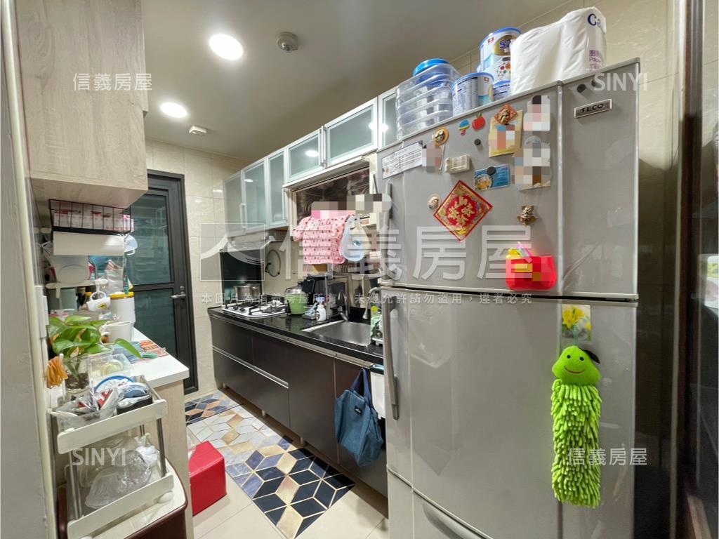 亞灣邊間三面採光三房平車房屋室內格局與周邊環境