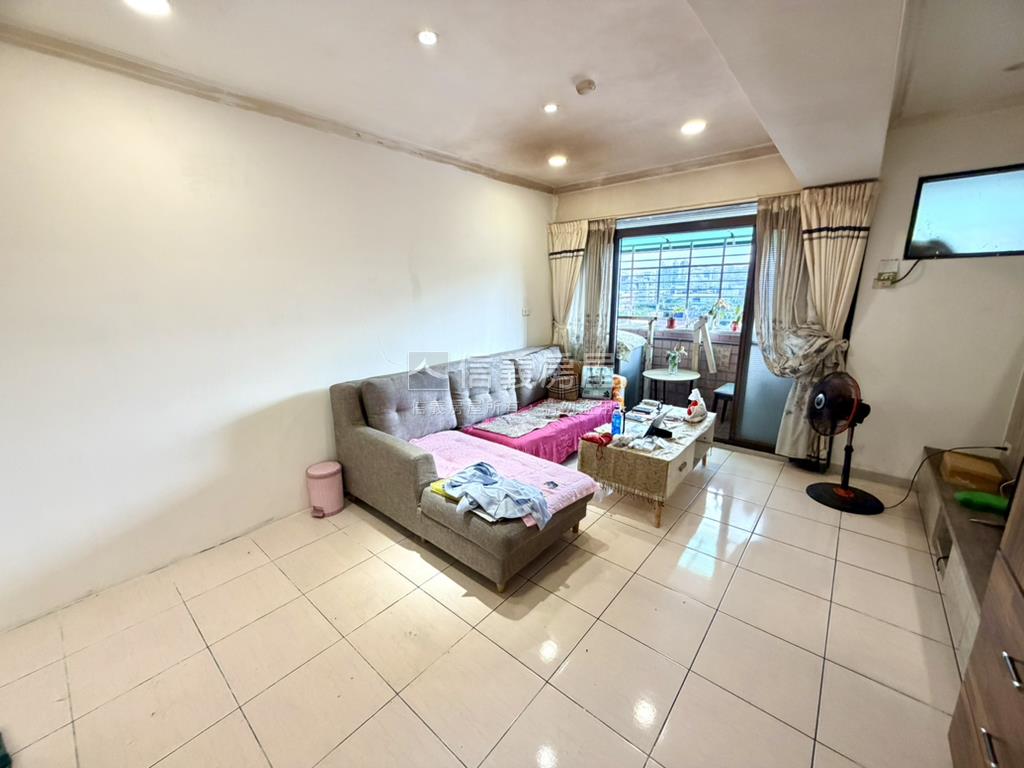 長春路★邊間採光大器三房房屋室內格局與周邊環境