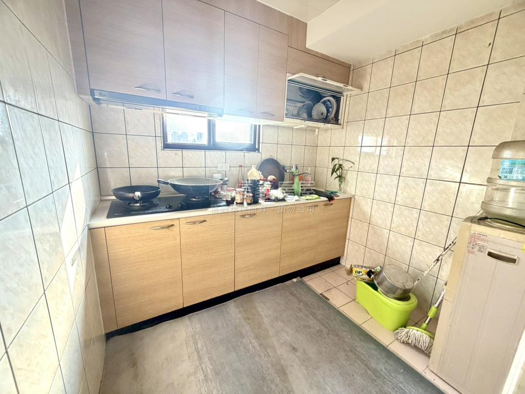 長春路★邊間採光大器三房房屋室內格局與周邊環境