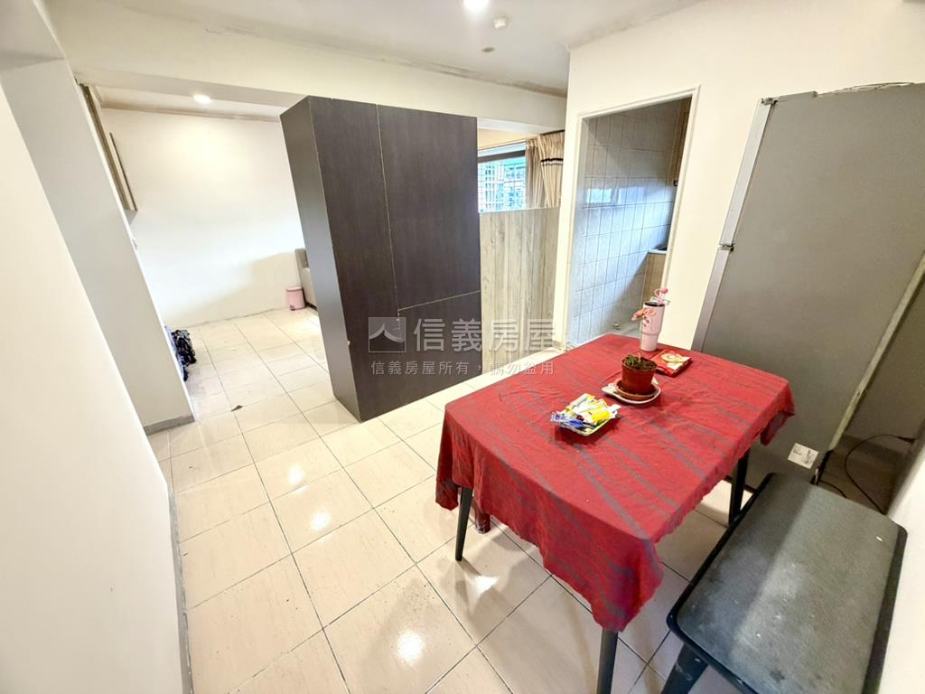 長春路★邊間採光大器三房房屋室內格局與周邊環境
