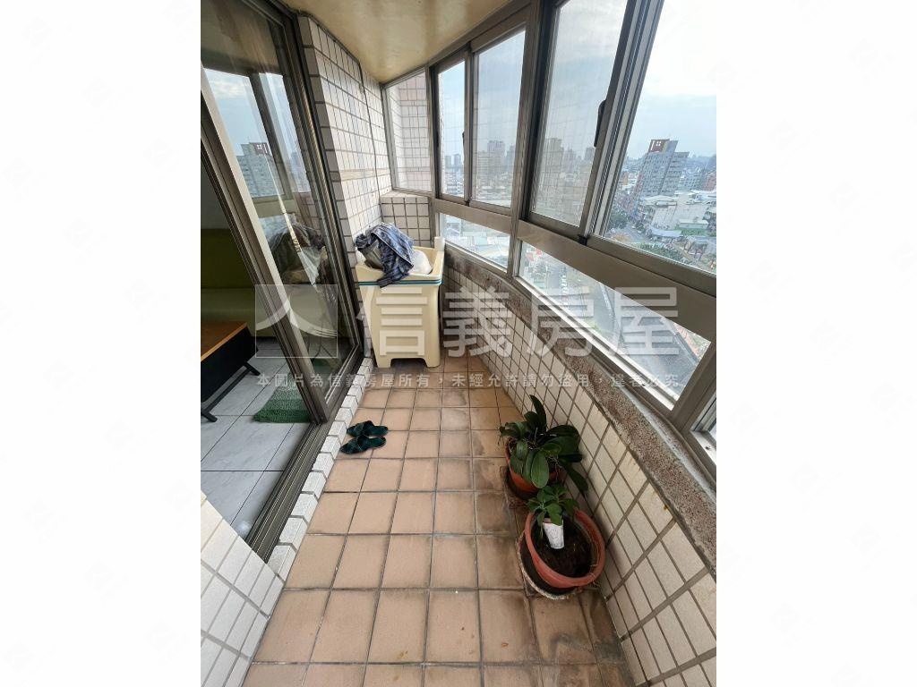 河濱意居３房車位房屋室內格局與周邊環境