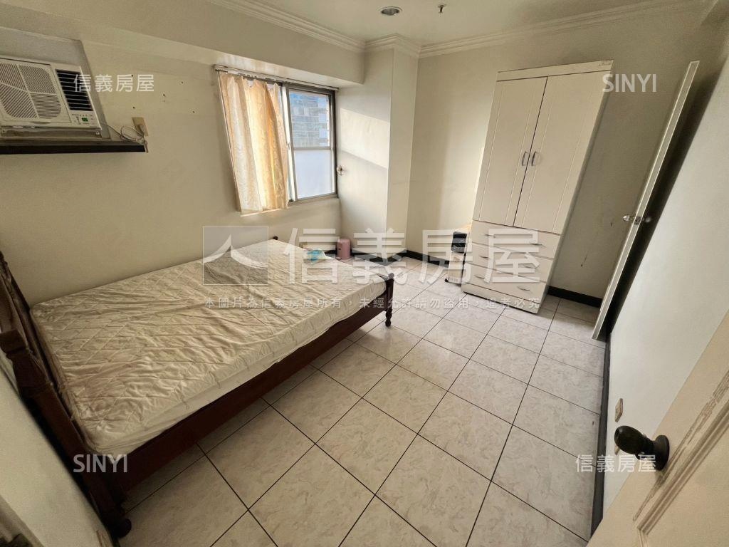 河濱意居３房車位房屋室內格局與周邊環境