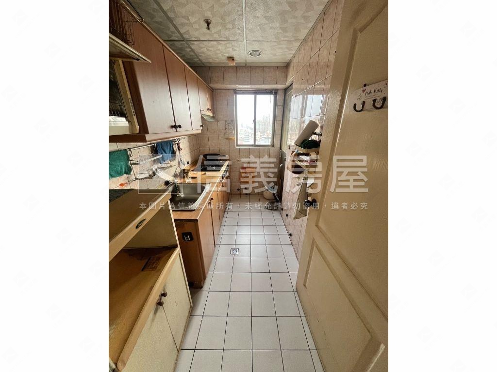 河濱意居３房車位房屋室內格局與周邊環境