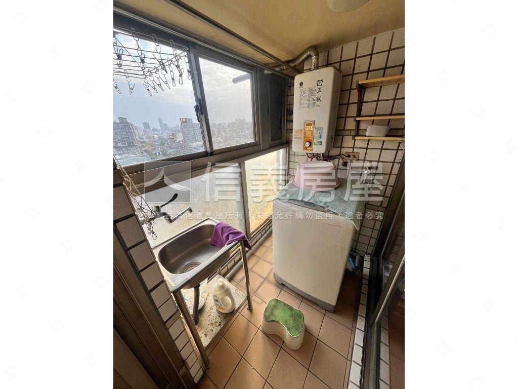 河濱意居３房車位房屋室內格局與周邊環境