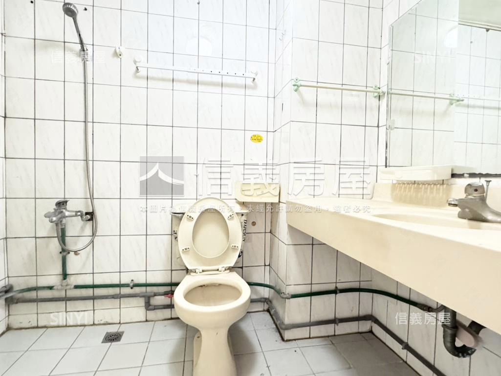 近文心森林捷運站電梯套房房屋室內格局與周邊環境